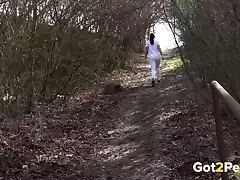 Sexy plow Vinna Reed spends the brush easy time walking and peeing on touching the forest